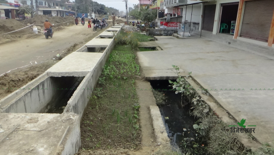 धनगढीमा बर्सेनि थपिन्छन् हजारौं सवारी, साबिककै चौडाई घटाइएका सडकले थेग्लान त ?