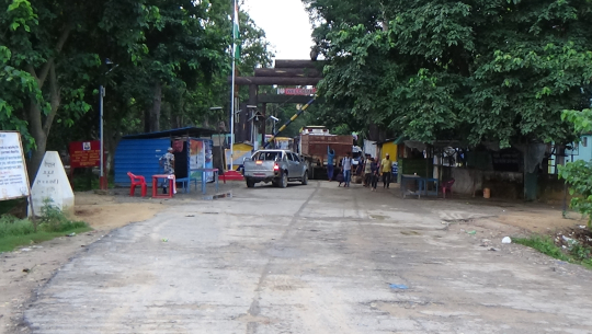 दशैँ मनाउन फर्किने नेपालीमाथि गौरीफन्टा नाकामा लुटपाट