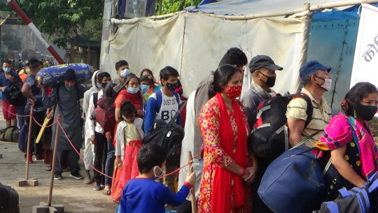 सुदूरपश्चिममा भारतबाट फर्किने बढे, हेलचक्य्राइँले कोरोना गाउँ–गाउँ फैलिने जोखिम