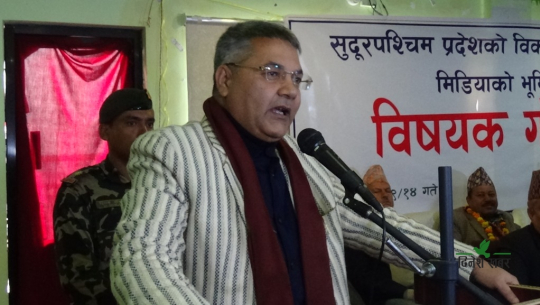 धनगढीमा सञ्चारमन्त्रीको भीम रावलप्रति कटाक्ष : चर्चित नेताको क्षेत्रमा छाउपडी किन ?