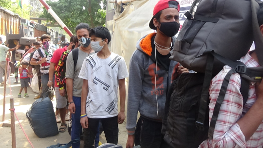 वैदेशिक रोजगारी: कोभिड महामारीबीच पनि भारत–नेपाल सीमाबाट भारत आउजाउ बाक्लै, स्वदेशमैँ रोजगारी कहिले?