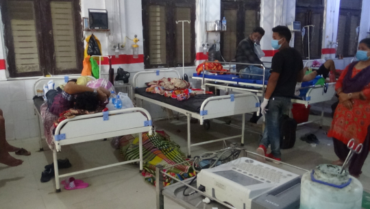 सुदूरपश्चिमका अस्पतालमा कोभिड संक्रमितले भरिए आकस्मिक कक्ष