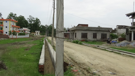 धनगढीका सडकबाट एक सय २० विद्युतका पोल स्थानान्तरण गर्नै बाँकी