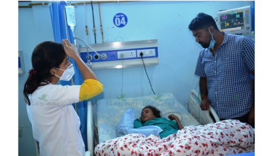 ७ वर्षीया बालिकाको निःशुल्क उपचार गर्दै धनगढीको माया मेट्रो अस्पताल