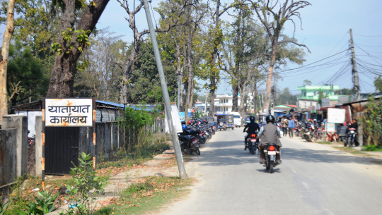 यातायात कार्यालय धनगढी क्षेत्रको सडकमा सवारी पार्किङमा मनपरी