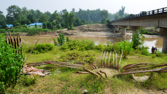 नेपाल भारत सीमा क्षोत्रको मोहना नदीमा निर्माणाधिन पुल