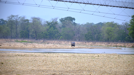 गोदावरीमा मापदण्ड विपरीत खुटिया नदीको दोहन, झोलुङ्गे पुल जोखिममा 