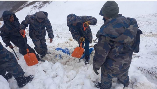 दार्चुलामा तीन दिनपछि मृतकको शव सदरमुकाममा, दुई जना अझै बेपत्ता