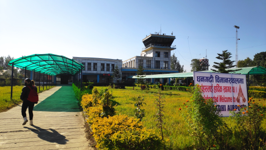 धनगढी विमानस्थलभित्र पहुँचमार्ग र पार्किङस्थल निर्माणको काम अलपत्र