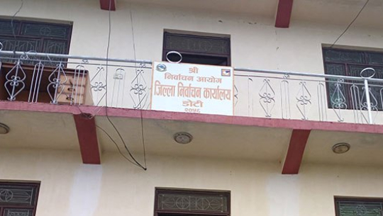 डोटीका दुई मतदान केन्द्रमा कर्मचारी र सुरक्षाकर्मी महिला मात्रै