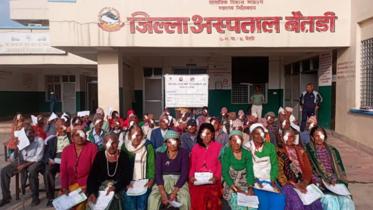 बैतडीमा आँखा शिविरबाट १ सय ४५ जनाले सेवा लिए