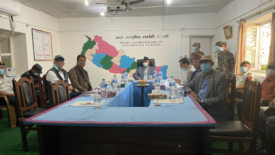 प्रधानमन्त्री देउवा दीपायलमा, जनप्रतिनिधि र स्थानीयसँग लिए क्षतिबारे जानकारी