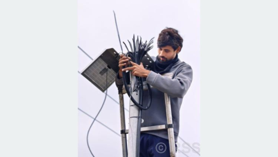 कञ्चनपुरको राधानदीमा जलस्तर मापन गर्ने ‘रडार लेभल सेन्सर’ जडान