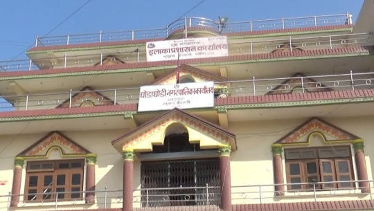 कैलालीको घोडाघोडीमा पनि ‘तोक सेवा’, कानून विपरीत आफ्नालाई धमाधम जागिर!