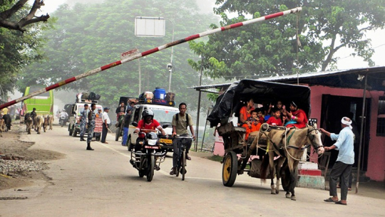 गड्डाचौकी नाकाबाट आउने विदेशी पर्यटक बढ्दै
