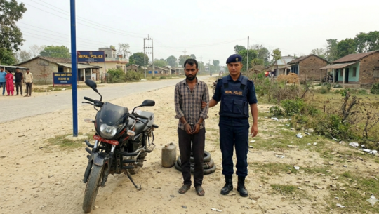 धनगढीमा भारतीय तस्कर गुप्ता पक्राउ, साढे २ लाखको डिजेल बरामद