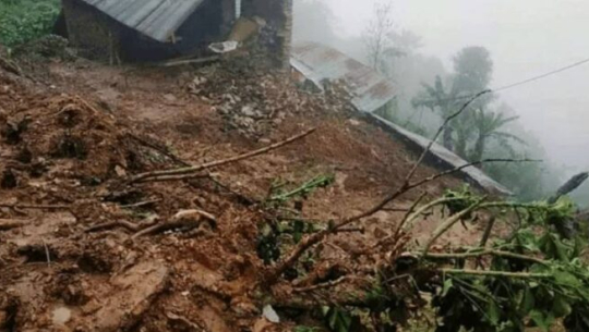 डोटीमा पहिरोमा च्यापिएर श्रीमान–श्रीमती घाइते