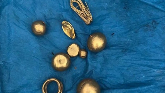 बैतडीमा मन्दिरबाट चोरिएको सुन खरिद गरेको आरोपमा थप २ व्यापारी पक्राउ