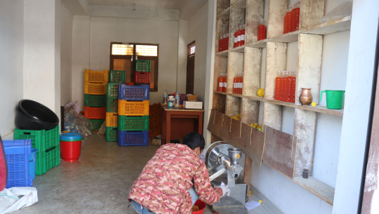 ग्राहकको आँखा नलाग्ने सुन्तलाबाट जुस