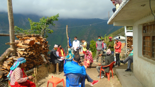 बझाङमा घरमै पुगेर उपचार सेवा प्रवाह