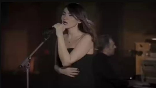 हिजाब नलगाएर गीत गाउने इरानी गायिका पक्राउ