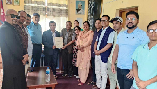 जिल्ला अस्पताल बैतडीको स्तरोन्नतीको माग गर्दै मुख्यमन्त्री शाहलाई ज्ञापन पत्र 