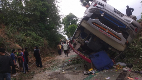 डोटी बस दुर्घटना : तीन जना गम्भीर घाइते (नामसहित)