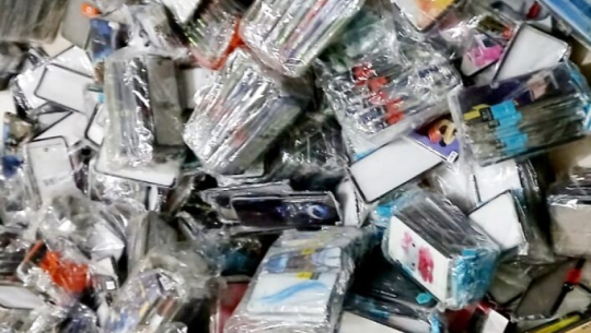 कञ्चनपुरबाट हाडबेयर र मोबाईलका सामान बरामद