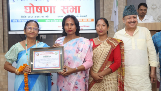 धनगढीले गर्‍यो दुई स्वास्थ्य स्वयंसेविकालाई जनही एक लाखसहित सम्मान