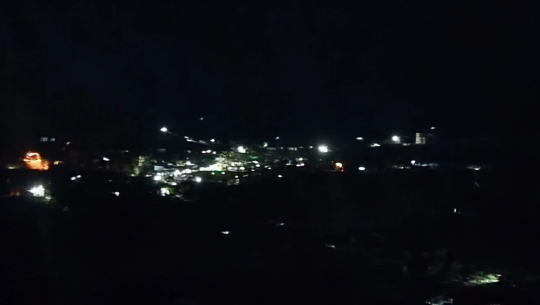 बाढीपछि अन्धकार बनेका बाजुराकाे हिमाली गाउँपालिकाका बस्तीहरूमा पुनः वत्ती जडान  