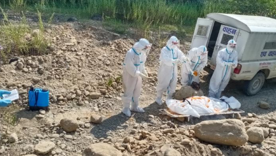 धनगढीमा कोरोनाबाट मृत्यु भएका पुरुषको शव व्यवस्थापन