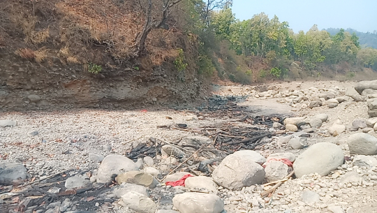 कैलालीको गोदावरी आर्यघाटमा पानीको हाहाकारः दाहसंस्कार गर्न पनि समस्या