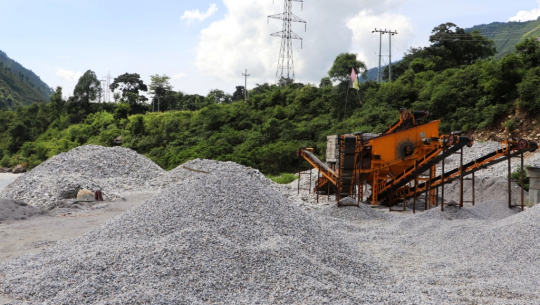 दार्चुलामा एक वर्षदेखि अवैध क्रसर उद्योग सञ्चालन, नगरपालिका बेखबर