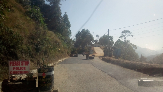 ट्राफिक प्रहरीको बुडरमा रहेको चेकपोष्ट, फोटो : नवराज/दिनेश खवर