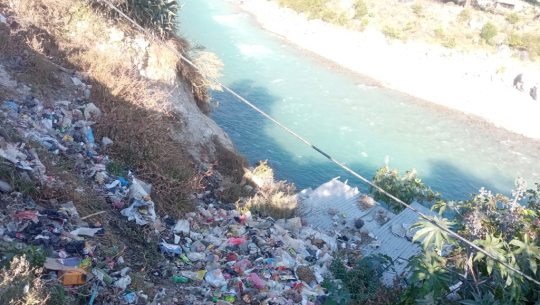 बझाङमा दुर्गन्धित बन्दै सेती नदी