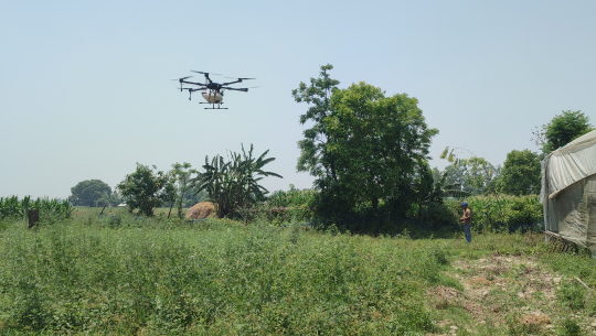 बीउ–विषादी छर्किन ड्रोनको प्रयोग: उत्पादनमा वृद्धि, किसानलाई सन्तुष्टि