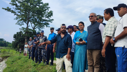 गृहमन्त्री लेखकले गरे बाढी प्रभावित क्षेत्रको स्थलगत अवलोकन