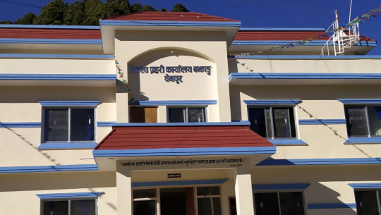  बझाङमा ड्युटीमा जाँदै गरेका प्रहरी हवल्दार बार्दलीबाट लडेर गम्भीर घाइते