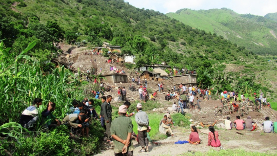 बझाङ पहिरो स्थलगत रिपोर्टः १९ परिवारका सपनासँगै बगे २० घर, ६ जनाको एउटै चिहान