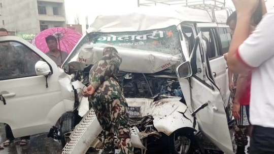 धनगढीमा स्कुल बसमा हाइस ठोकियो