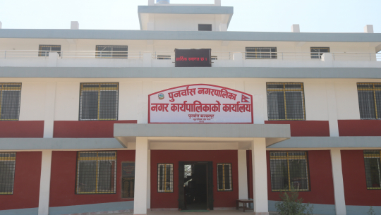 रक्तसञ्चार केन्द्र धनगढीले पुनर्वासका स्थानीयलाई निःशुल्क रगत उपलब्ध गराउँदै