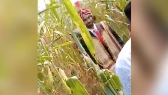 प्रहरीबाट बच्न बारीभित्र लुक्दै ब्याण्डबाजासहित निस्केका दुलहाको भिडिओ भाइरल(भिडिओसहित)