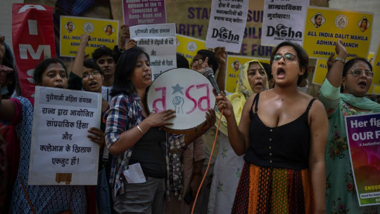 सामूहिक बलात्कारमा संलग्नलाई रिहा गरेको विरोधमा भारतभर प्रदर्शन