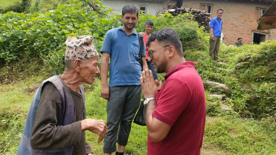स्थानीयका समस्या बुझ्न घर–घर पुग्दैछन् डिलाशैनीका जनप्रतिनिधि 