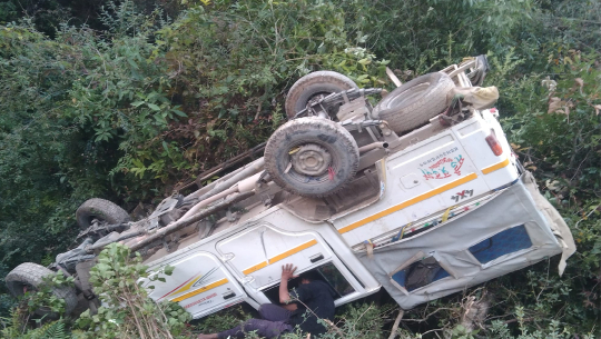 बैतडीमा जन्ती बोकेको जिप  दुर्घटना
