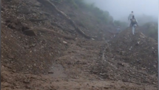 खप्तडको प्रवेशद्वार झिग्राना जोड्ने सडक तीन दिनदेखि अवरुद्ध