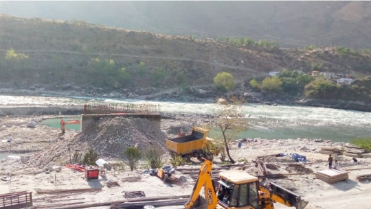 बाजुरा र मुगुलाई जोड्ने झोगुला पक्की पुल निर्माणमा ढिलाइ  