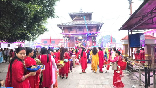 देशभरका शक्तिपीठमा भक्तजनको भीड