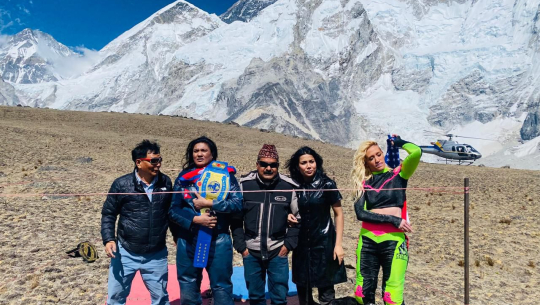 विश्व कीर्तिमानी कायम गर्न सोलुखुम्बुको कालापत्थरमा रेस्लिङ