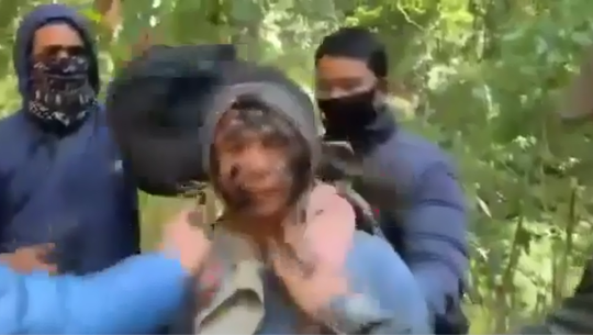 भ्रष्टाचार गरेको भन्दै डडेल्धुरामा एक जनालाई मोसो र चप्पलको माला